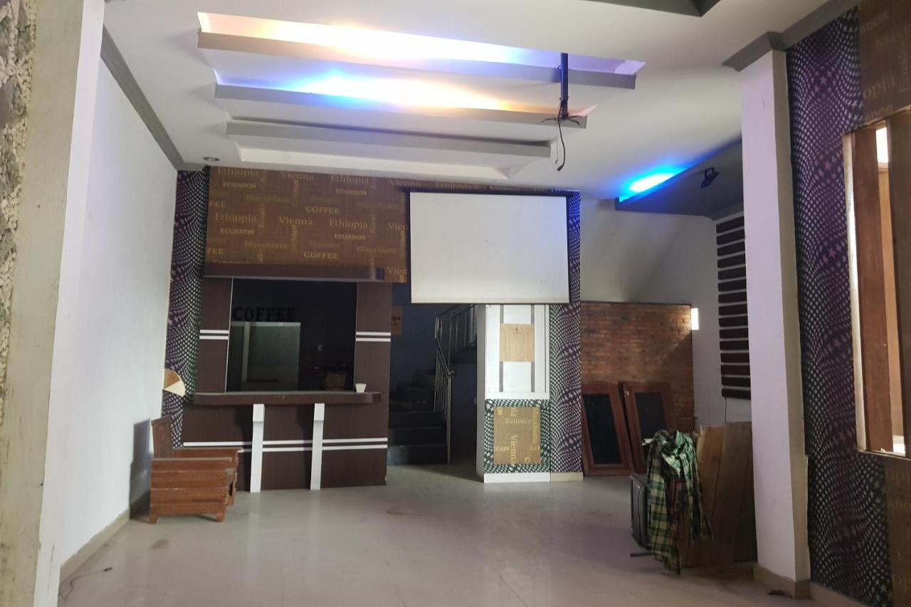 Oyo 91647 Sanina Residence Pematang Siantar Exterior foto