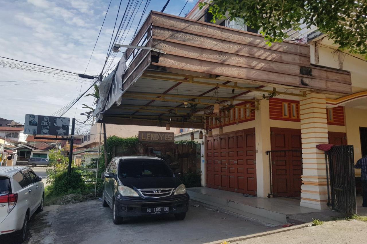 Oyo 91647 Sanina Residence Pematang Siantar Exterior foto
